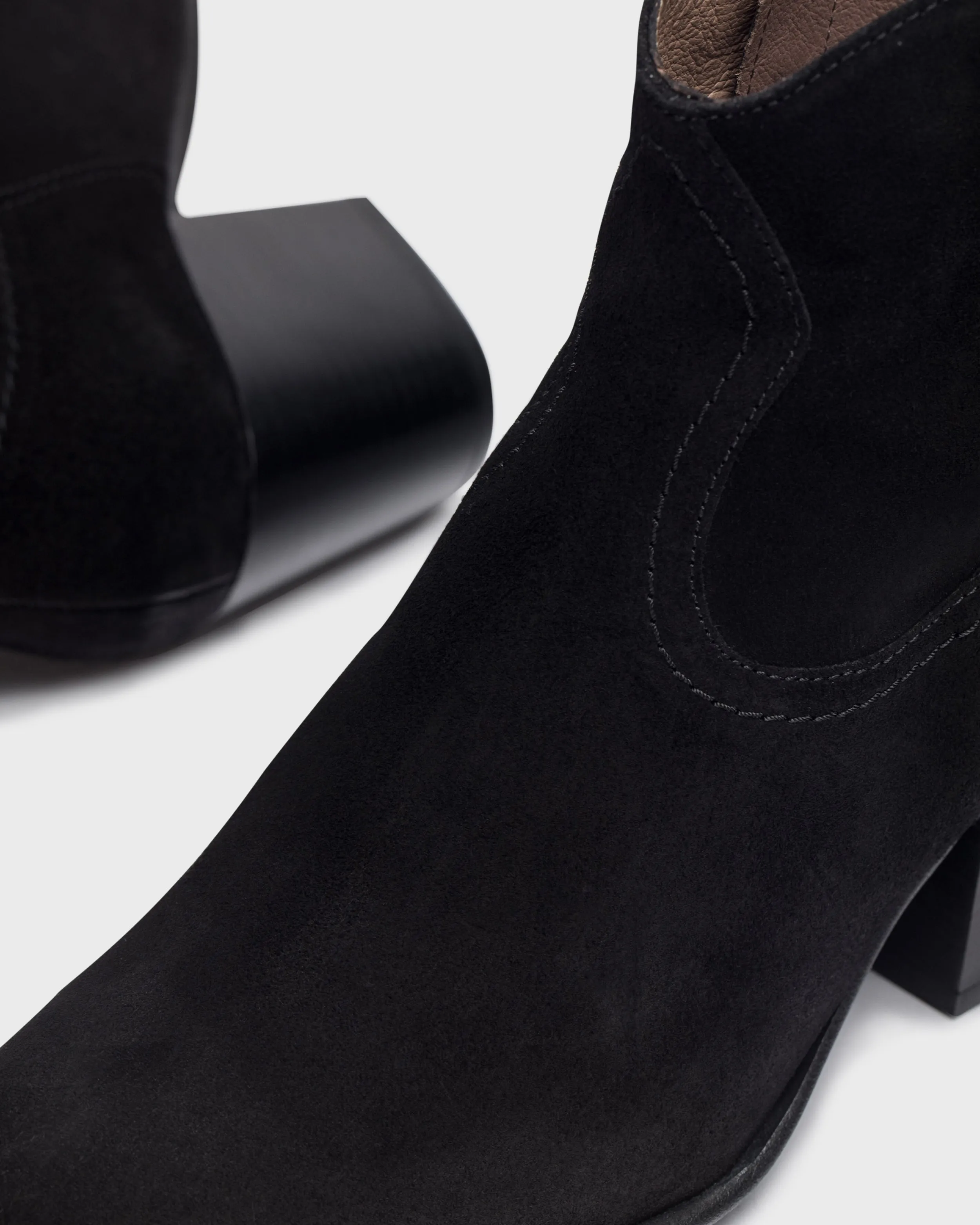 Wonders I-8912 Black Suede Western Ankle Boot